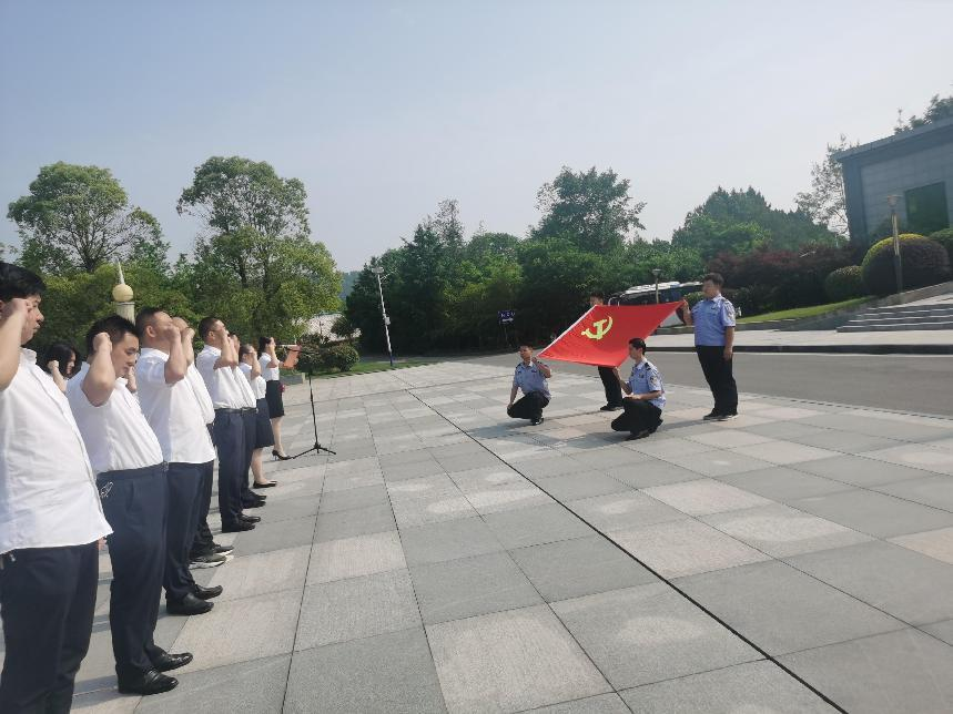 走進(jìn)廉政教育基地，以案為鑒警鐘長(zhǎng)鳴
